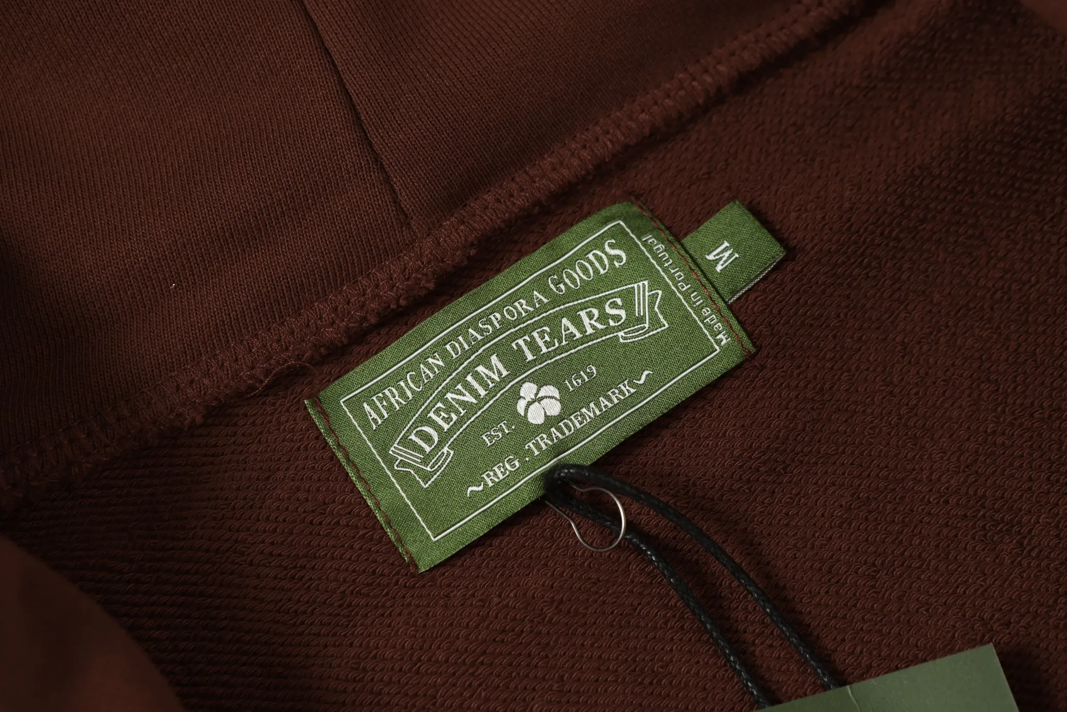 16 colors DENIM TEARS Kapok European and American trendy brand high-quality foam printed hooded sweatshirt jacket. Terry fabric weighs 380 grams. Threads are customized and dyed in the same color. Color Black Gray Blue Green Royal Blue Purple Red Orange Colorful Blue Pink White Sky Blue Brown Carbon Gray Black Gray White White Size S-XL
